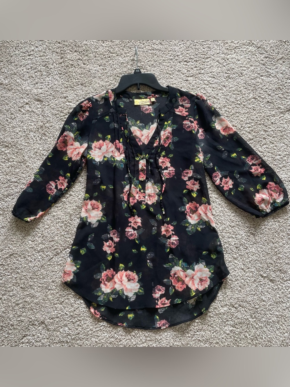 Juniors Vera Wang Black Floral V-Neck Tunic Blouse